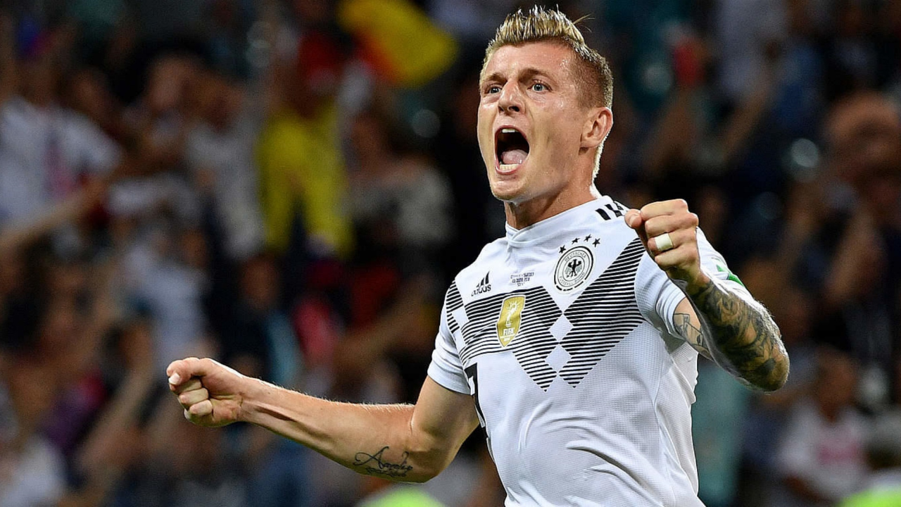 米乐体育官网-瑞典冰球选手疯狂砍杀，领先进决赛！