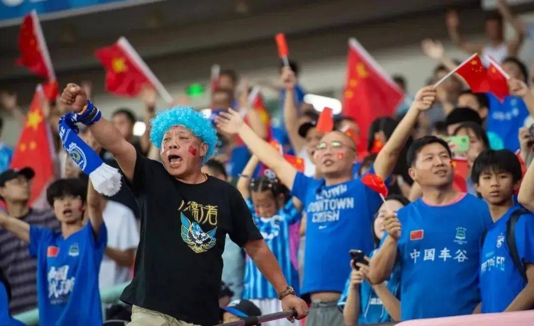 米乐m6官网入口登录-女足比赛场上精彩纷呈，观众沸腾欢呼